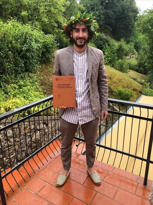 Il neo dottor Elia Massini nel giorno della sua laurea, 17 luglio 2020 con la tesi "Lettere dalla Grande Guerra, dal Fronte a Pontassieve: 1915 -1918"