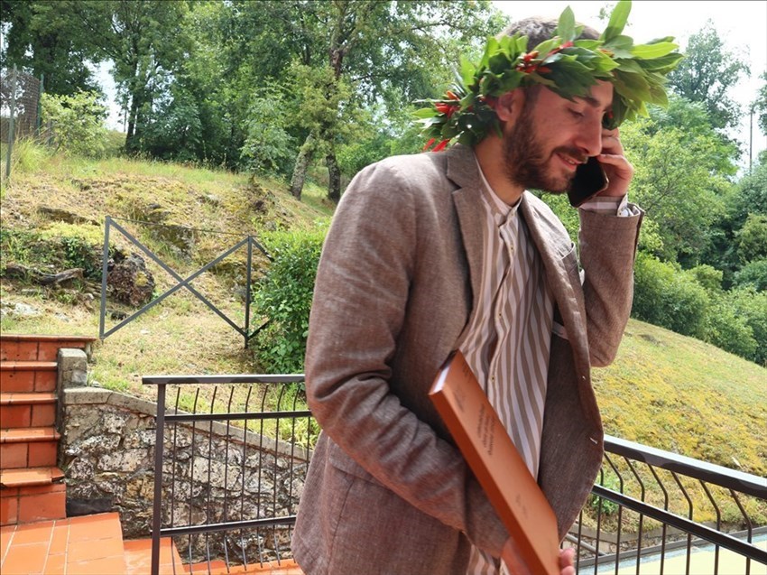 Il neo dottor Elia Massini nel giorno della sua laurea, 17 luglio 2020 con la tesi "Lettere dalla Grande Guerra, dal Fronte a Pontassieve: 1915 -1918"