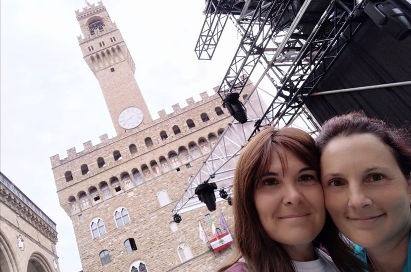 Zaira (destra) e la dottoressa Borriello a Firenze