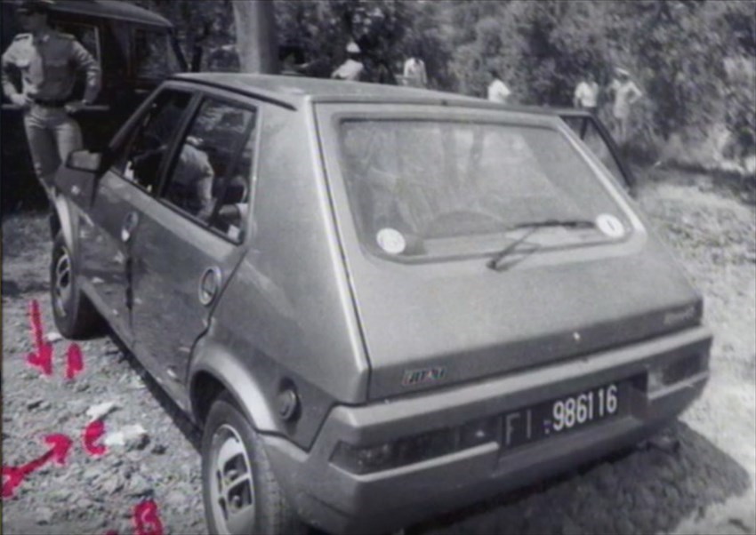 L'auto dove furono ritrovati le vittime