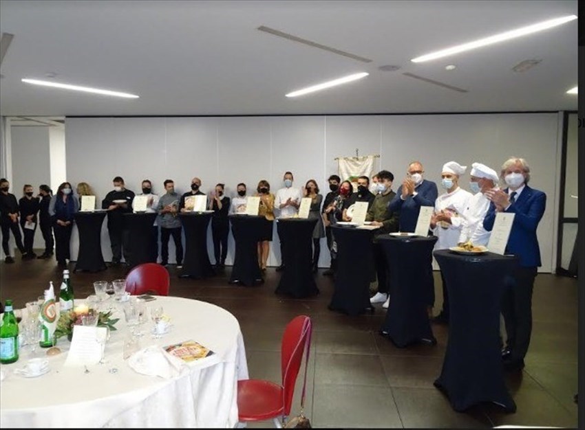 La premiazione a tutti i bravissimi cuochi del Mugello che hanno aderito  a questo evento culinario.