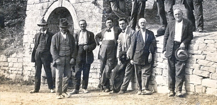 Una bella immagine d’epoca (1932) di un gruppo di socialisti riformisti alla Fonte dell’ Alpe.