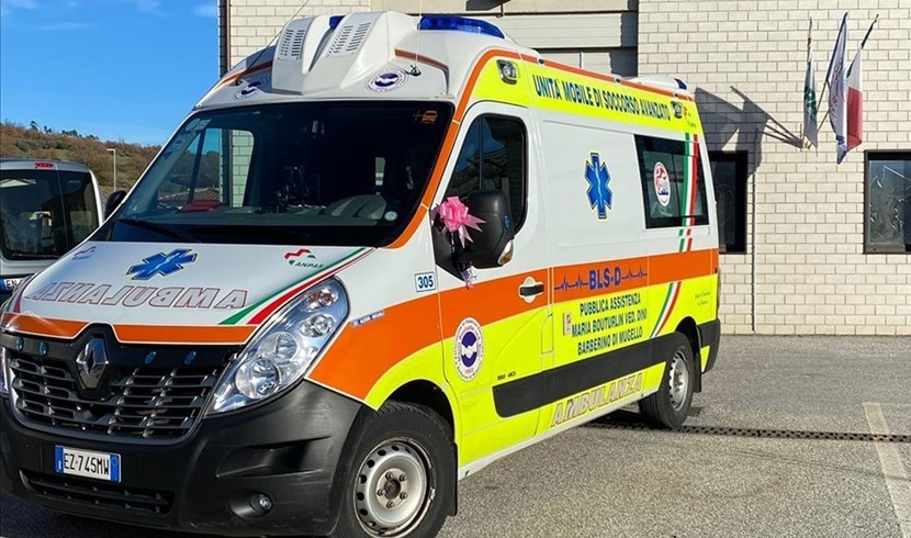 L'ambulanza della Bouturlin con il fiocco rosa