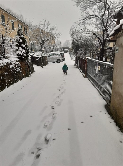 Bambino nella neve
