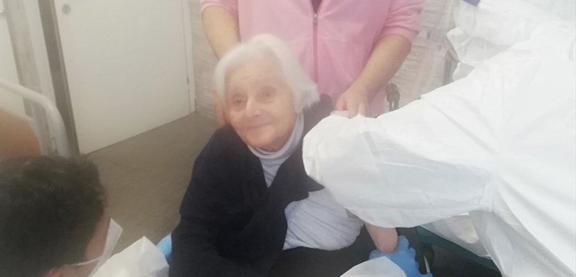 Bivigliano. Anche nonna Rina (105 anni) ha ricevuto la seconda e ultima dose di vaccino