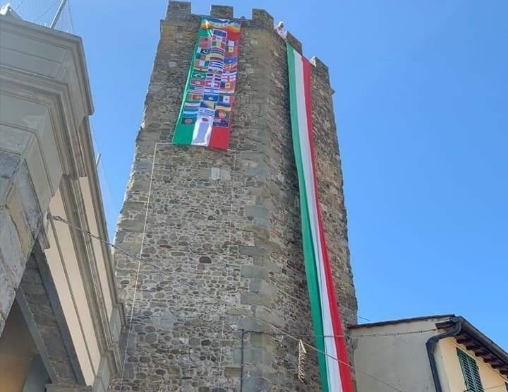 Tricolore di 20 metri a Vicchio per la festa della Repubblica