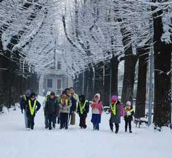 I bambini vanno a scuola a piedi, successo del Pedibus a Borgo