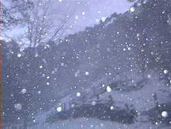 Primi fiocchi di neve sui rilievi. Lo segnalano i lettori