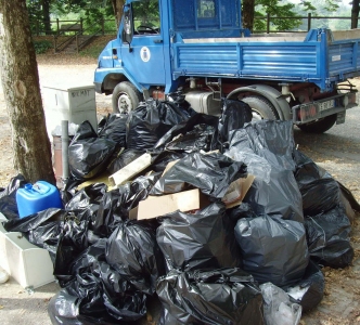 Borgo: 40 sacchi pieni di rifiuti, è il 'bottino' di Puliamo il mondo