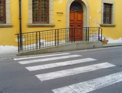 Marciapiede 'padellato'...