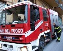 Vigili del fuoco in azione a Borgo. Via Pananti bloccata