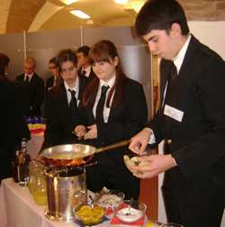 Al Chino Chini una cena per la scuola. Organizza l'Accademia...