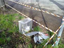 Borgo. Degrado e cavi elettrici al parco per i bambini