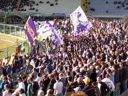 Calcio: netta vittoria della Fiorentina. La cronaca dalla curva
