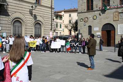 Borgo. flash mob dei ragazzi contro le mafie. Le foto
