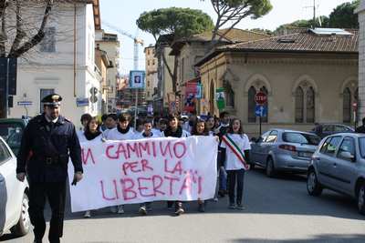 Borgo. flash mob dei ragazzi contro le mafie. Le foto