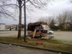 Incendio a Borgo. Brucia una giostra al Foro Boario