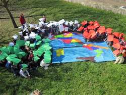 L'Italia unita a scuola. Le foto dei bimbi di Luco