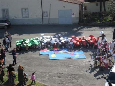 L'Italia unita a scuola. Le foto dei bimbi di Luco