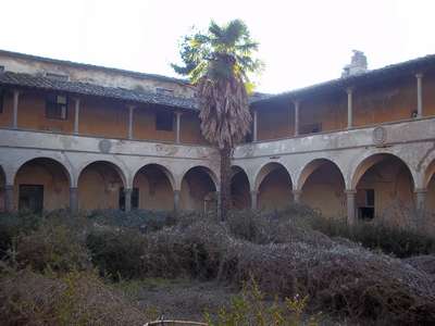 L'abbandono e la tristezza. Reportage e foto dall'ex ospedale di Luco