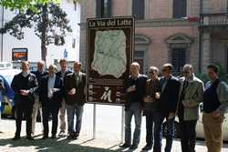 La gita di Pasquetta in Mugello a visitare le stalle. Taglio del nastro per la Via del Latte