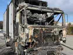 Coda di 7 chilometri sull'A1. Camion incendiato