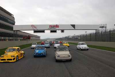 Vecchie Vespa e Lancia in mostra. Fine settimana di motori al Mugello