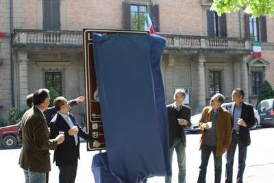 La gita di Pasquetta in Mugello a visitare le stalle. Taglio del nastro per la Via del Latte