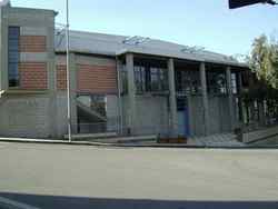 Vandali contro la sede Pd di Borgo. Divelto l'ingresso dell'area ristorante