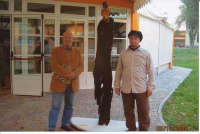 Golf e scultura. Anche lo scultore Mommarelli espone agli Open di Toscana