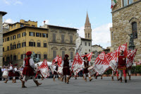 Grande successo dei bandierai di Scarperia a Firenze