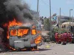 Scarperia. Brucia una roulotte, un ferito. Paura per le bombole, vicini evacuati