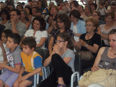 Borgo. Gli alunni delle medie mettono in scena la vita di San Francesco al Compostela Forum. Le foto...