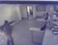 Far West a Barberino. Rapinano la banca armi in pugno