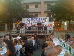 Più di 700 a cena in piazza a Luco. Fotocronaca di una serata con tante sorprese