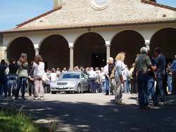 Il giorno dell'addio. Folla commossa ai funerali delle vittime dell'incidente di Panicaglia