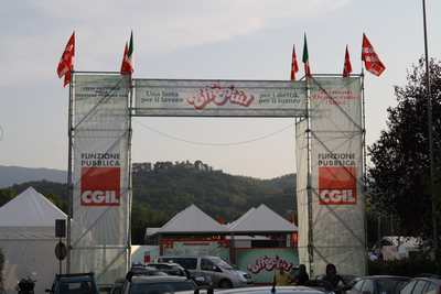 Vendola a Borgo. Un'ora di attesa tra il pubblico... tra speranza e fiducia nel futuro.