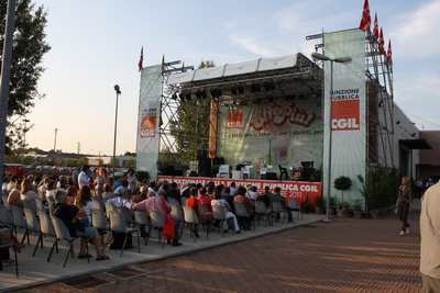 Vendola a Borgo. Un'ora di attesa tra il pubblico... tra speranza e fiducia nel futuro.