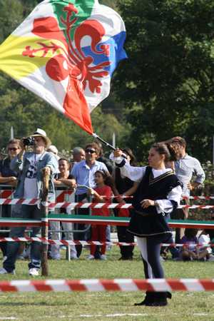 Ronta. Il Rione Verde vince il Palio di San Michele. Le foto della sfilata...