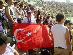 Una bandiera turca in Curva Fiesole?