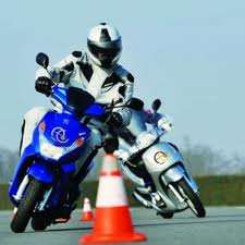 In scooter in autodromo. Alunni mugellani a lezione di guida