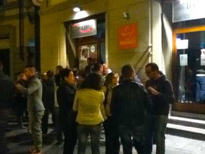 Tanta gente, tante storie per un happy hour speciale. L'Orologio ha compiuto cinque anni. La serata...