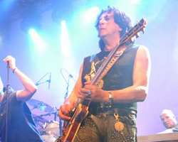 Ronta. 'Non è solo un Rock and Roll Show...'. Sabato tributo a Vasco Rossi con Golinelli e Solieri. Info...