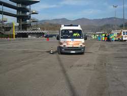 Veloci & Sicuri. In autodromo un corso di guida per ambulanze...