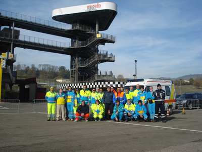 Veloci & Sicuri. In autodromo un corso di guida per ambulanze...