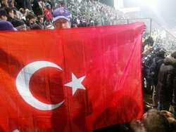 Curva Fiesole. Ancora una bandiera turca. Ma il mistero...