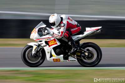 La 200 miglia del Mugello. Bolidi in pista, le prime foto....