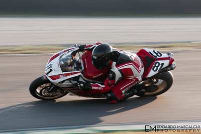Mugello. Le foto della 200 miglia. E un fotografo rischia grosso...