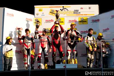 Mugello. Le foto della 200 miglia. E un fotografo rischia grosso...