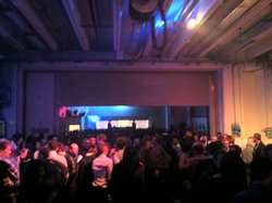 Più di 1200 ragazzi a ballare all'Autodromo. Era 'Christmas in the box'...